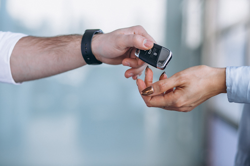 Locksmith vs Dealership for Auto Smart Key Replacement Hampton Roads Lady Locksmith